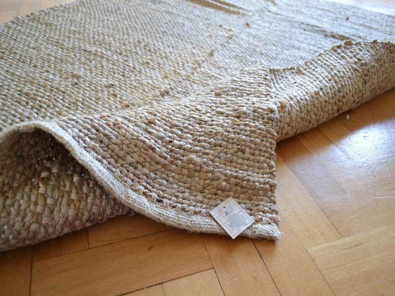 Ковры с основой из джута в интерьере